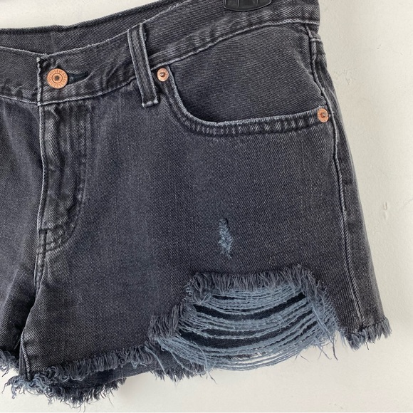 Levi Strauss & Co. size 29 Women’s Black Distressed Denim Cutoff Jean Shorts - Picture 3 of 6